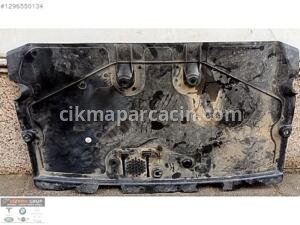 BMW 7 SERİSİ G70 MOTOR ALT MUHAFAZA 9498259 ORJINAL ÇIKMA