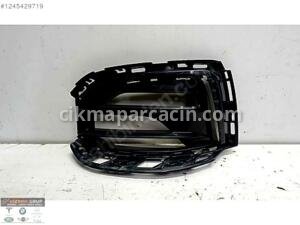 BMW F40 ÖN TAMPON SİS FARI ÇERÇEVESİ SOL ORJİNAL 7459717
