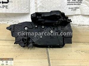 BMW G20 G26 SAĞ ARKA KAPI KİLİDİ SÖKME ORJ 7445046