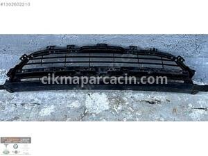 BMW X1 F48 ÖN TAMPON ORTA IZGARA 10833610 ORJINAL ÇIKMA
