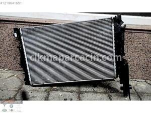 BMW YENİ 7 SERİSİ G70 DİZEL SU RADYATÖRÜ ORJİNAL 17117925805