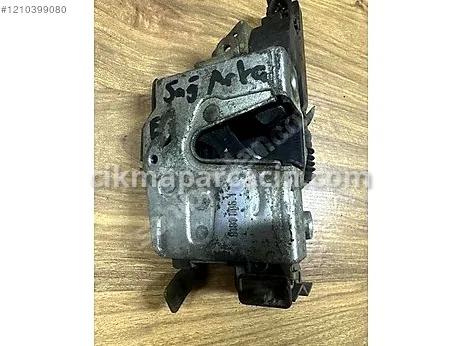 BMW 5 Serisi Sağ Arka Kapı Kilidi çıkma parça