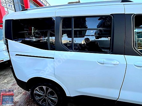 Ford Tourneo Connect Kapı (Arka Sağ) çıkma parça