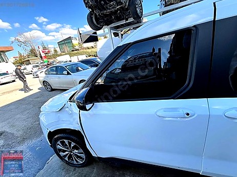 Ford Tourneo Connect Kapı (Ön Sol) çıkma parça