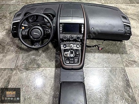 Jaguar F-Type Torpido çıkma parça