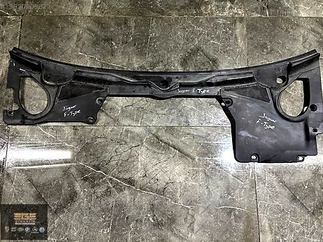 Audi A1 Ön Cam Izgarası çıkma parça