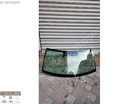 Land Rover Defender Ön Cam çıkma parça - VİZYON GRUP ORJİNAL ÇIKMA YEDEK PARÇA İstanbul