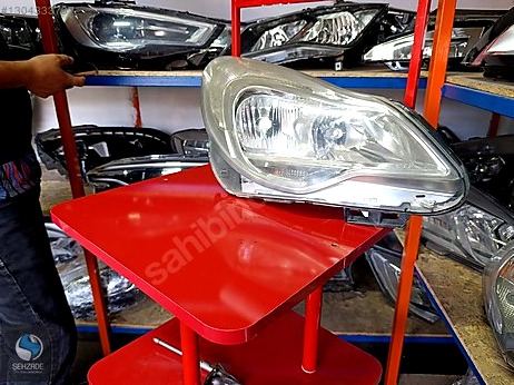 Opel Corsa Sağ Ön Far çıkma parça