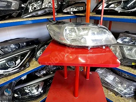 Peugeot 301 Sağ Ön Far çıkma parça - ŞEHZADE OTO ÇIKMA İzmir