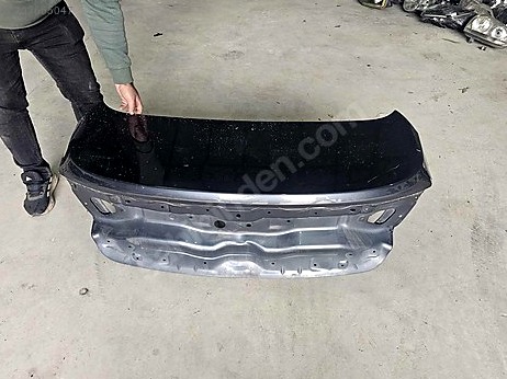 Renault Megane Bagaj Kapağı çıkma parça