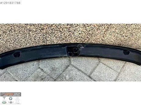 Tesla Model Y Bagaj Kilit Plastiği çıkma parça - VİZYON GRUP ORJİNAL ÇIKMA YEDEK PARÇA İstanbul