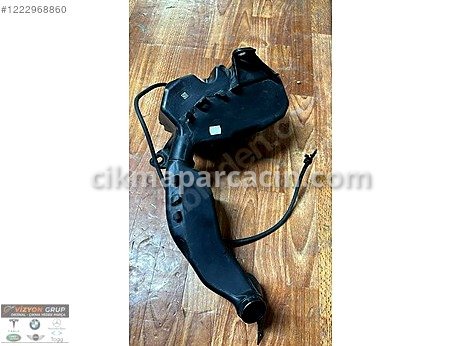 Tesla Model Y Cam Suyu Deposu çıkma parça