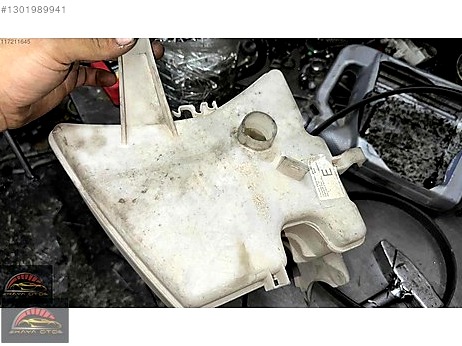 Toyota Corolla Silecek Suyu Deposu çıkma parça
