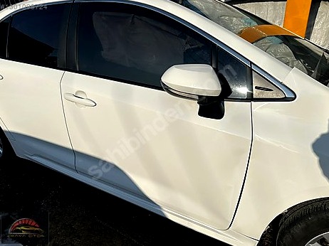 Toyota Corolla Kapı (Ön Sağ) çıkma parça