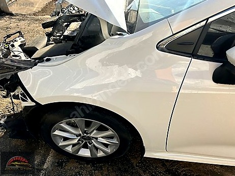 Toyota Corolla Çamurluk (Ön) çıkma parça