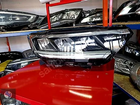 Volkswagen T-Roc Sağ Ön Far çıkma parça