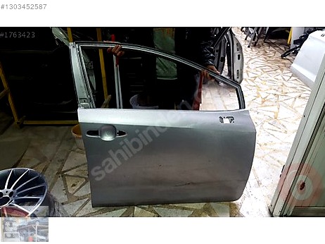 Toyota Corolla Kapı (Ön Sağ) çıkma parça