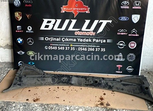Audi A3 Ön Cam Izgarası çıkma parça