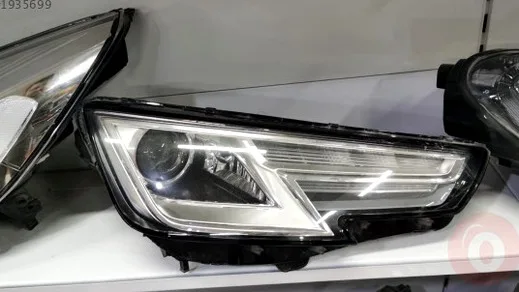 Audi A4 Sağ Ön Far çıkma parça - ANKA OTO YEDEK PARÇA İZMİR