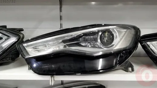 Audi A6 Sol Ön Far çıkma parça - ANKA OTO YEDEK PARÇA İZMİR