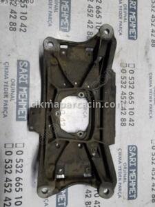 ÇIKMA AUDİ A4 A5 8 İLERİ ŞANZIMAN TRAVERSİ 8K0399263BH - Konya Çıkma Parça