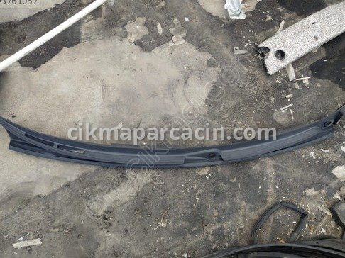 BMW 3 Serisi Ön Cam Izgarası çıkma parça