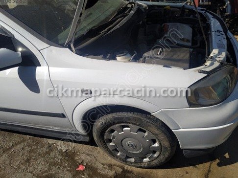 Opel Astra Sağ Ön Çamurluk çıkma parça