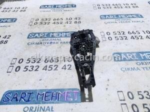 ÇIKMA OPEL CORSA D SAĞ ARKA KAPI DIŞ KAPI KOLU BRAKETİ – Konya Çıkma Parça