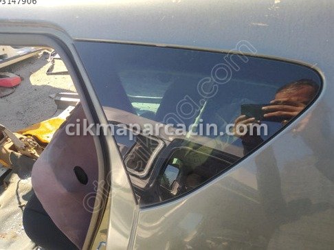 Peugeot 407 Kelebek Camı çıkma parça