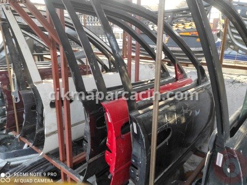 Toyota Corolla Sol Ön Kapı çıkma parça