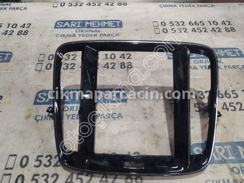 Volvo XC40 Teyp Çerçevesi çıkma parça