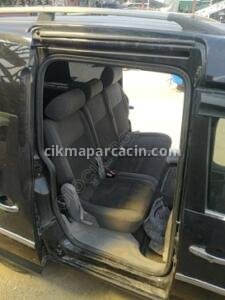 ÇIKMA VW CADDY SAĞ SÜRGÜLÜ KAPI ÇERÇEVE FİTİLİ – Konya Çıkma Parça