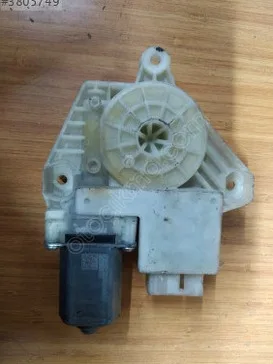 ÇIKMA VW PASSAT B8 SAĞ ARKA CAM MOTORU 5Q4959811E - Konya Çıkma Parça