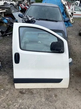 Fiat Fiorino Sağ Ön Kapı çıkma parça - Karma Oto Çıkma Trabzon