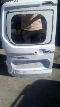 Ford Tourneo Courier Bagaj Kapağı çıkma parça - ANKA OTO YEDEK PARÇA İZMİR