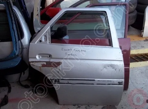 Ford Escort Sağ Arka Kapı çıkma parça - ÇIKMACI 41 KOCAELİ