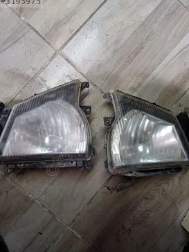 Isuzu Trooper Sağ Ön Far çıkma parça - Karma Oto Çıkma Trabzon