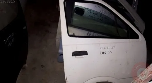 Kia Sportage Sağ Ön Kapı çıkma parça - ÇIKMACI 41 KOCAELİ