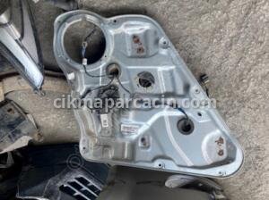 KİA CEED SOL ARKA KAPI SACI VE MOTORU – Sakarya Çıkma Parça