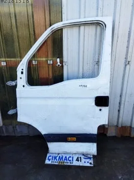 Renault Master Sağ Ön Kapı çıkma parça - ÇIKMACI 41 KOCAELİ