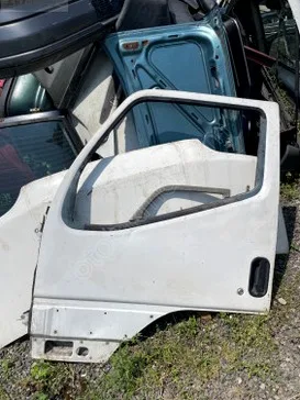 Mitsubishi Lancer Sol Ön Kapı çıkma parça - Karma Oto Çıkma Trabzon