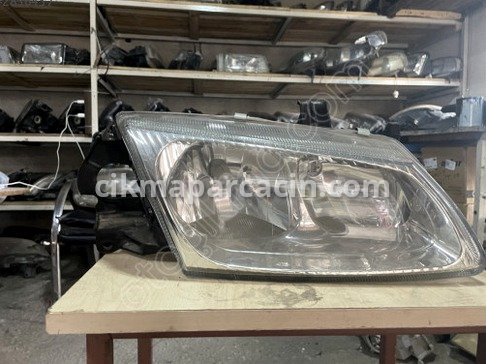 Nissan Almera Sağ Ön Far çıkma parça