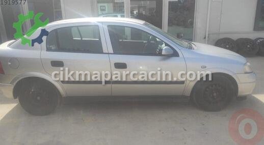Opel Astra Sağ Ön Kapı çıkma parça