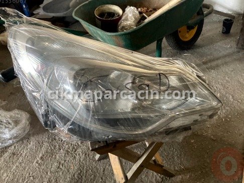 Opel Corsa Sağ Ön Far çıkma parça