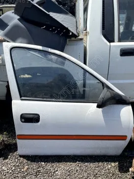 Opel Corsa Sağ Ön Kapı çıkma parça - Karma Oto Çıkma Trabzon