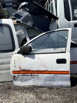 Opel Corsa Sol Ön Kapı çıkma parça - Karma Oto Çıkma Trabzon