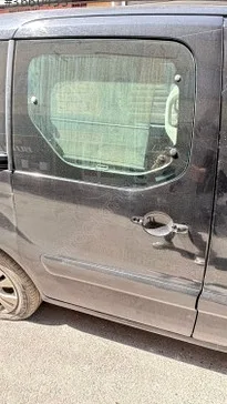 Peugeot Partner Sağ Arka Kapı çıkma parça - ANKA OTO YEDEK PARÇA İZMİR