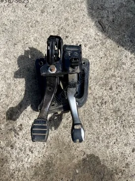Renault R19 Debriyaj Çatalı çıkma parça - Karma Oto Çıkma Trabzon