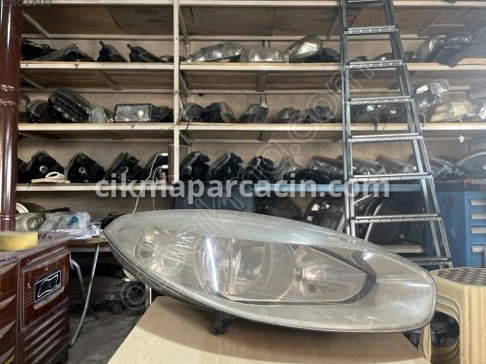 Renault Fluence Sağ Ön Far çıkma parça