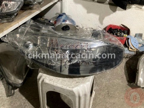 Renault Fluence Sağ Ön Far çıkma parça